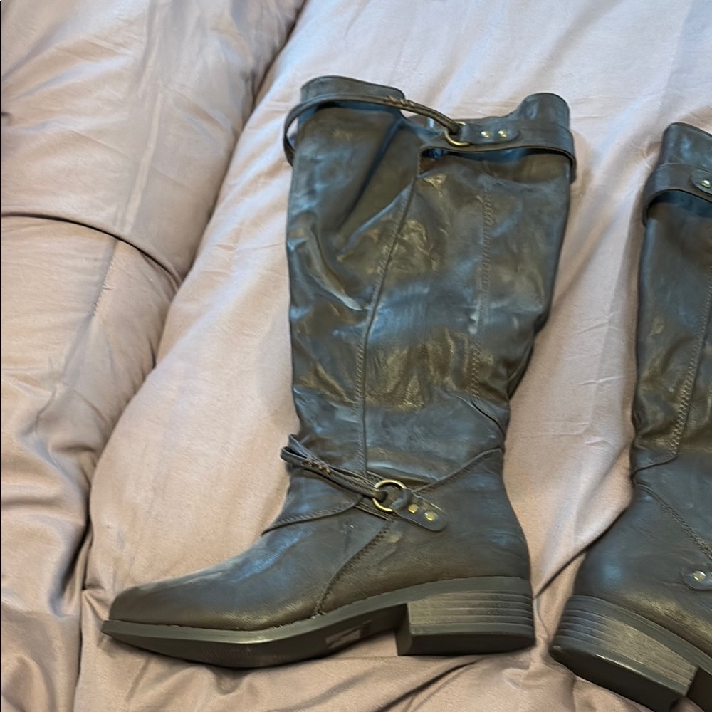 Women's Gray Leather Boots